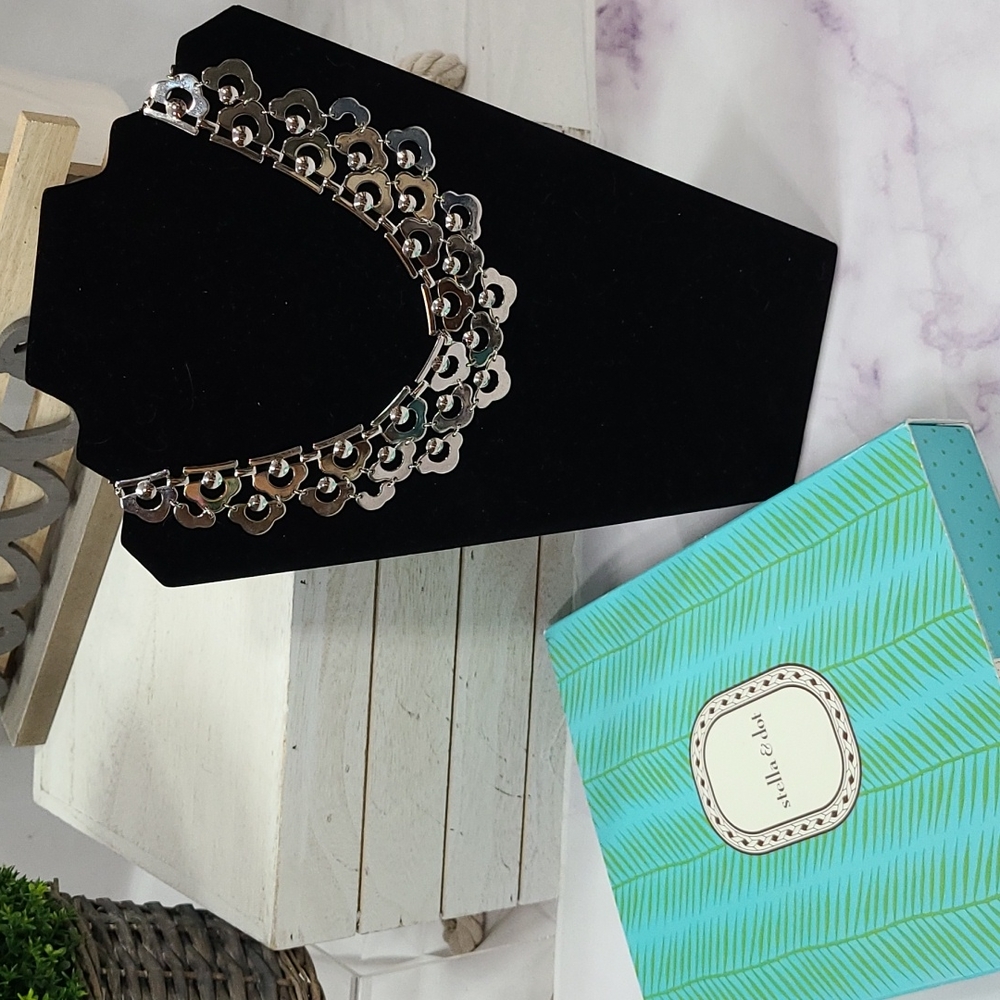 Stella & Dot Alexandria  Scalloped Statement Necklace - Picture 6 of 9